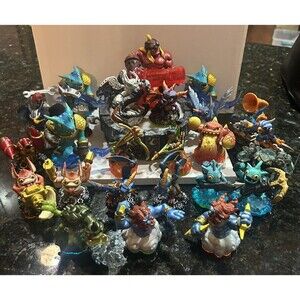 Huge Skylanders Lot of 25 Figures Plus Portal Trap Team Giants Spyro's Adventure